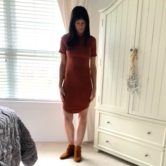 Short Sleeve Ribbed Dress - Picture 2 of 6